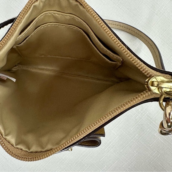 Coach Darcy Gold Leather Bow Wristlet - Picture 13 of 17
